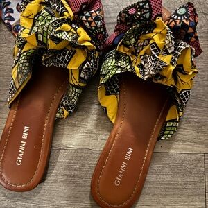 Gianni Bini Yellow and Black Patterned Sandals